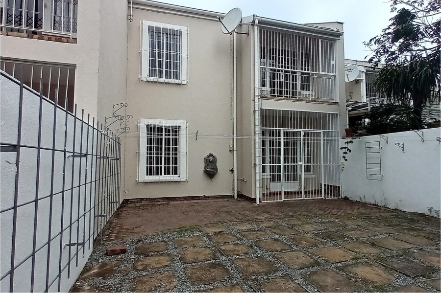 3 Bedroom Property for Sale in Bonza Bay Eastern Cape